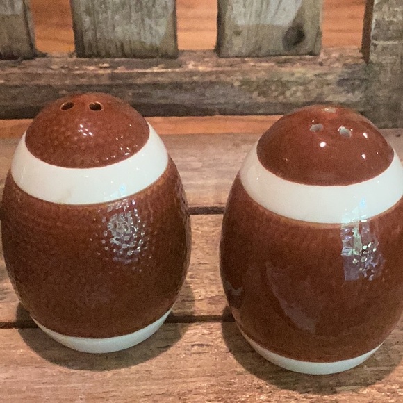Football Salt and Pepper Set - Picture 3 of 5